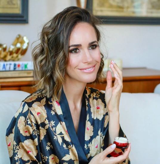 Louise Roe Phone Number, Email, Fan Mail, Address, Biography, Agent, Manager, Publicist, Contact Info